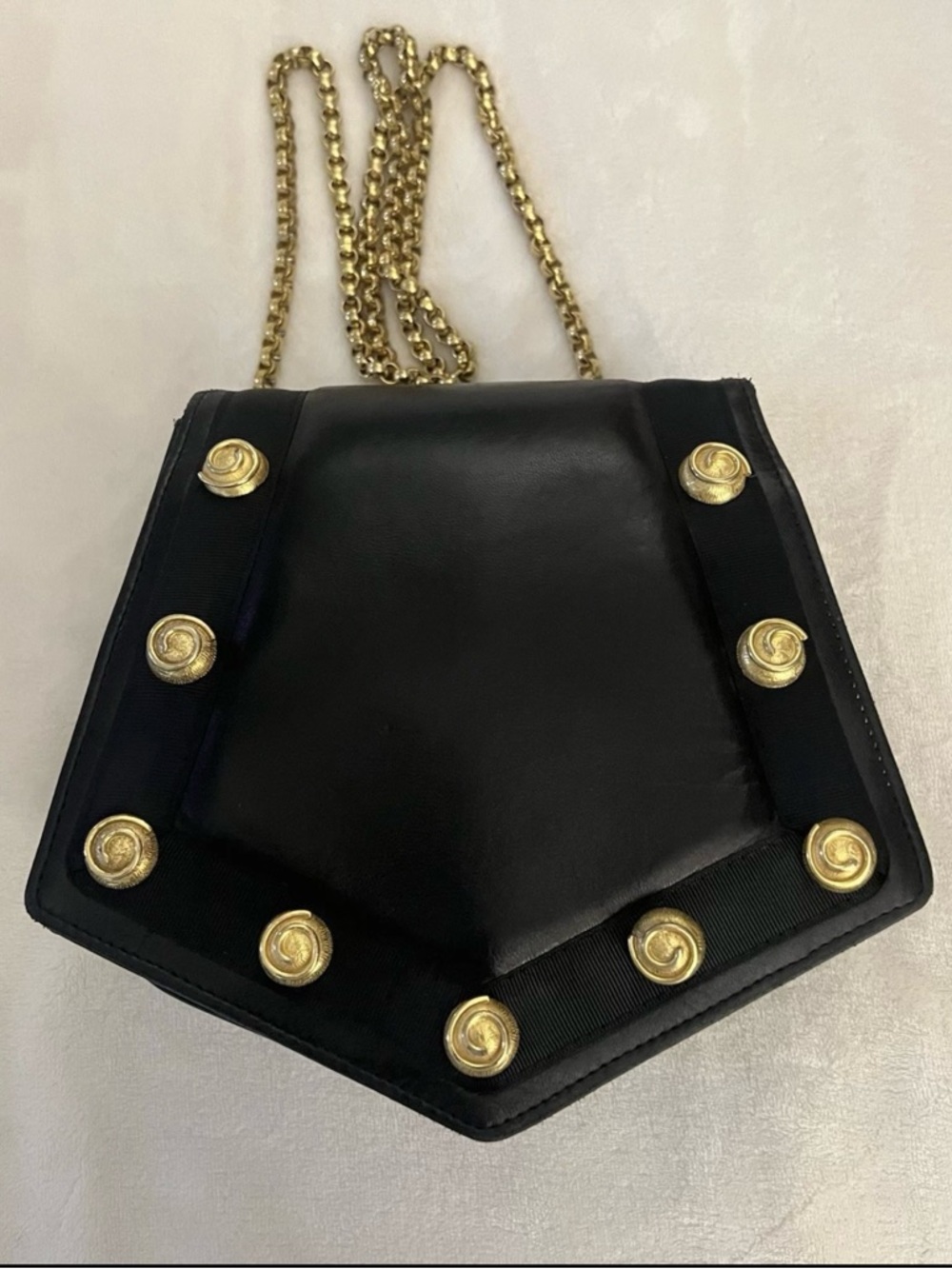 💚 Vintage Pentagon Chain Flap Bag Studded  Leather 
Medium🩷